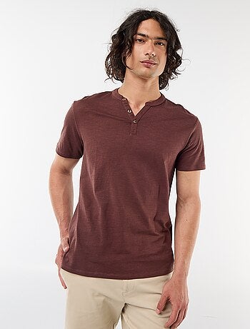 T-shirt de manga curta com gola tunisina