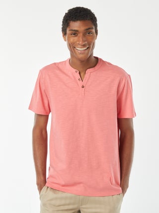 T-shirt de manga curta com gola tunisina