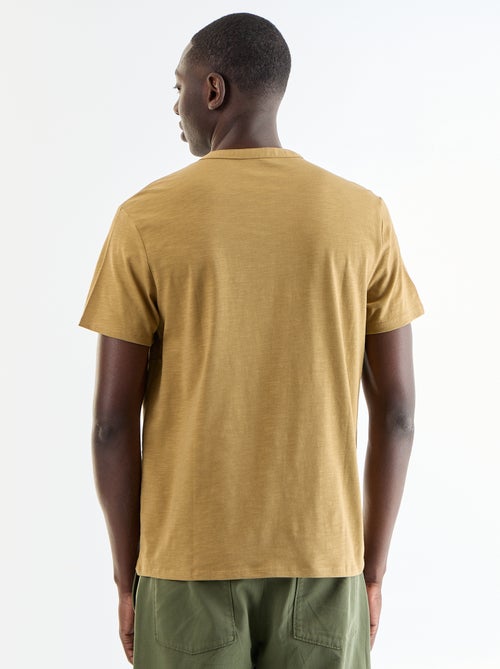 T-shirt de manga curta com gola tunisina - Kiabi