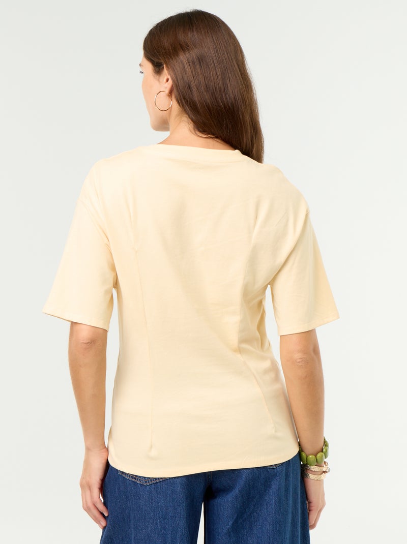 T-shirt de manga curta com joia de concha Bege - Kiabi