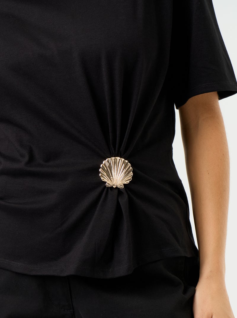 T-shirt de manga curta com joia de concha Preto - Kiabi