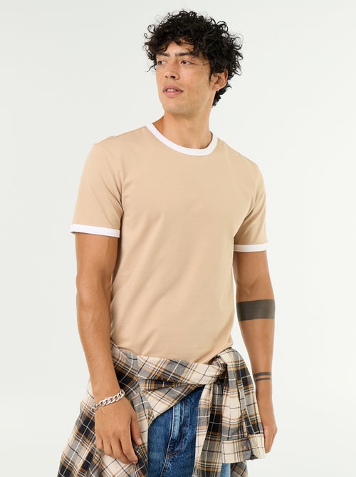 T-shirt de manga curta com orlas contrastantes - Kiabi