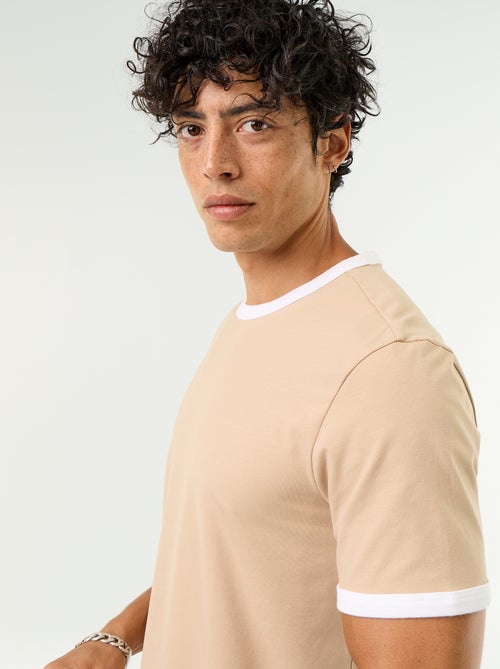 T-shirt de manga curta com orlas contrastantes - Kiabi
