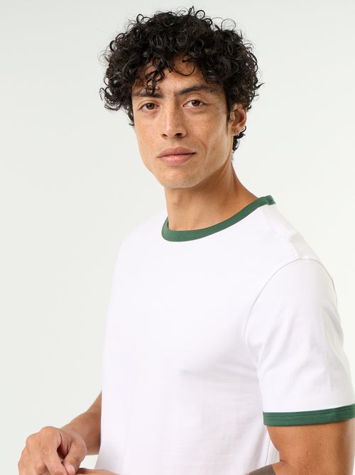 T-shirt de manga curta com orlas contrastantes - Kiabi