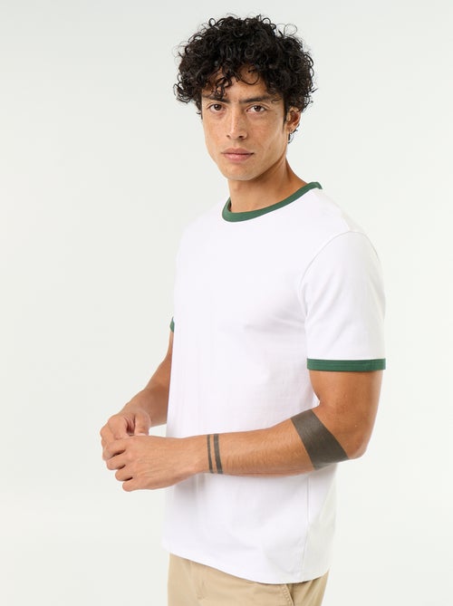 T-shirt de manga curta com orlas contrastantes - Kiabi