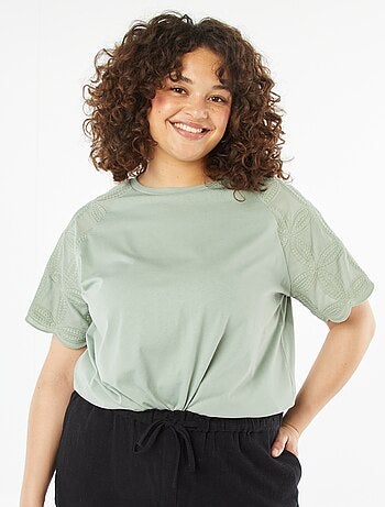 T-shirt de manga curta em macramé
