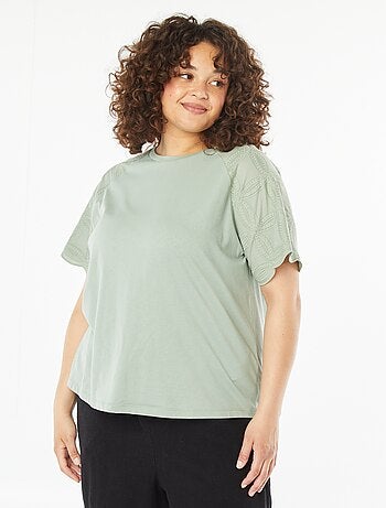 T-shirt de manga curta em macramé