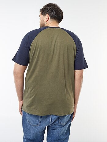T-shirt de manga curta raglã com bolso frontal