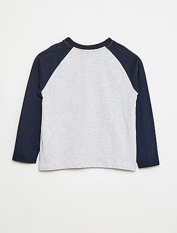 T-shirt de manga em raglã