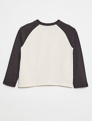 T-shirt de manga em raglã