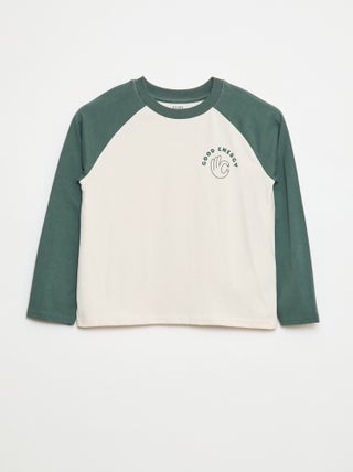 T-shirt de manga em raglã