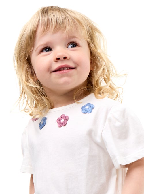 T-shirt de mangas curtas com bordados e base com folhos - Kiabi T-shirt de mangas curtas com bordados e base com folhos - Kiabi