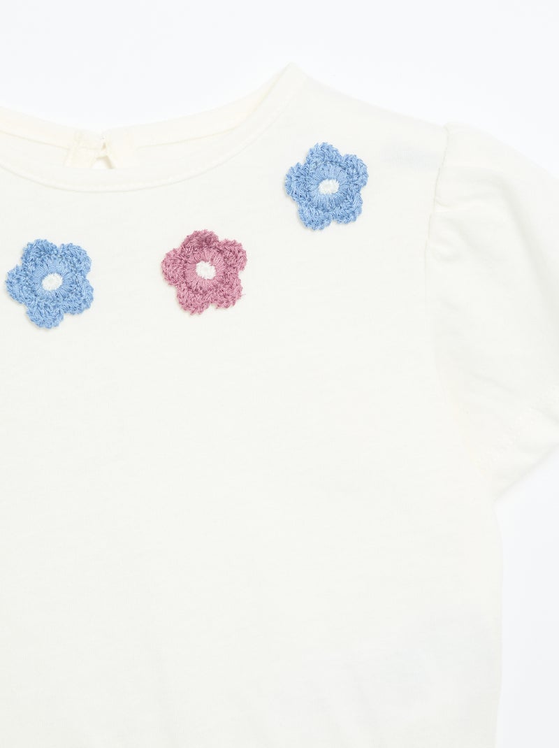 T-shirt de mangas curtas com bordados e base com folhos Branco - Kiabi
