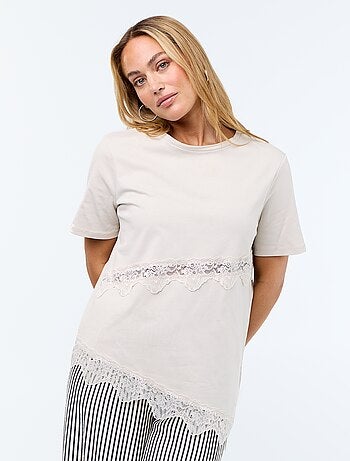 T-shirt de mangas curtas com renda