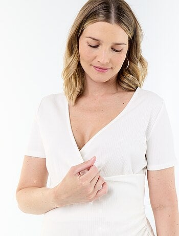 T-shirt de maternidade com decote cruzado