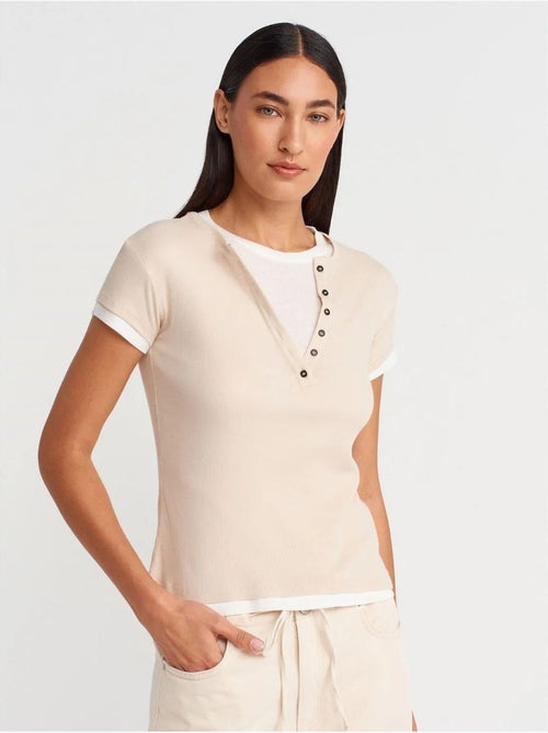 T-shirt de mulher em algodão com decote em v e botões dilvin - Kiabi T-shirt de mulher em algodão com decote em v e botões dilvin - Kiabi