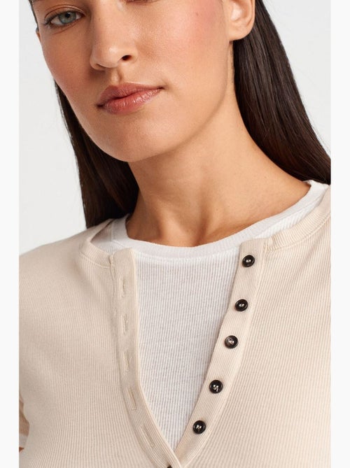 T-shirt de mulher em algodão com decote em v e botões dilvin - Kiabi T-shirt de mulher em algodão com decote em v e botões dilvin - Kiabi