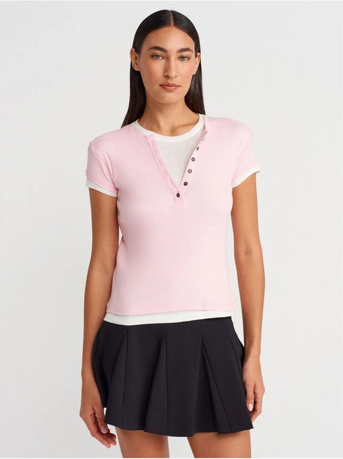 T-shirt de mulher em algodão com decote em v e botões dilvin - Kiabi T-shirt de mulher em algodão com decote em v e botões dilvin - Kiabi