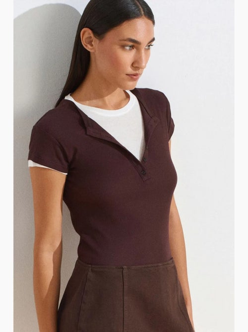 T-shirt de mulher em algodão com decote em v e botões dilvin - Kiabi T-shirt de mulher em algodão com decote em v e botões dilvin - Kiabi