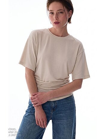 T-shirt de mulher em modal com detalhe na cintura e franzido penti