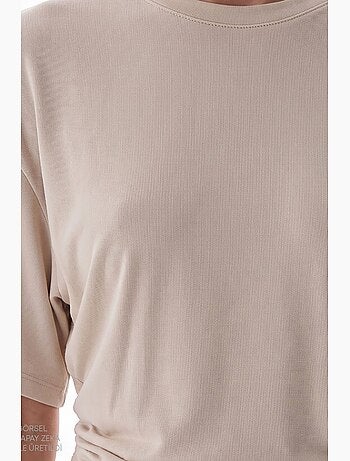 T-shirt de mulher em modal com detalhe na cintura e franzido penti