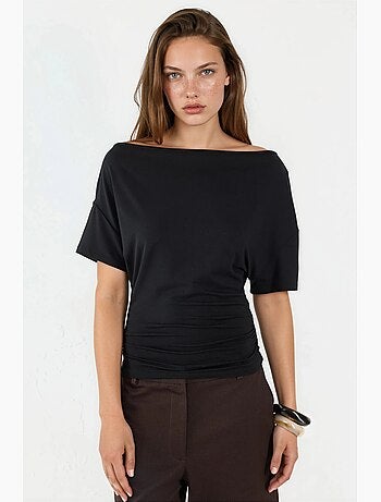 T-shirt decote assimétrico malha viscose suave manga curta hiccup