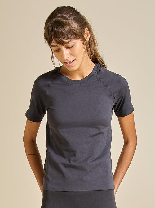 T-shirt desportivo efeito segunda pele - (ekstract) - Kiabi T-shirt desportivo efeito segunda pele - (ekstract) - Kiabi