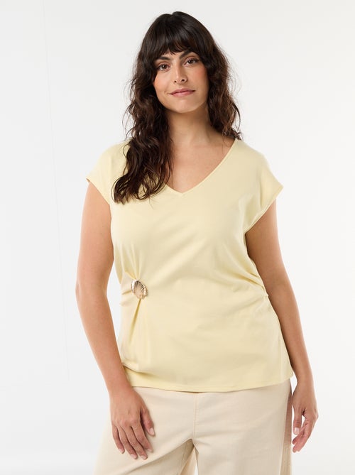 T-shirt drapeada com joia dourada - Kiabi