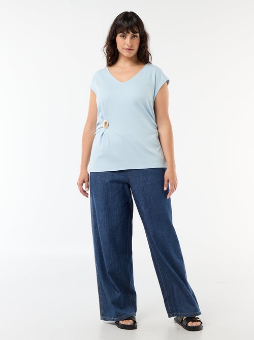 T-shirt drapeada com joia dourada - Kiabi T-shirt drapeada com joia dourada - Kiabi