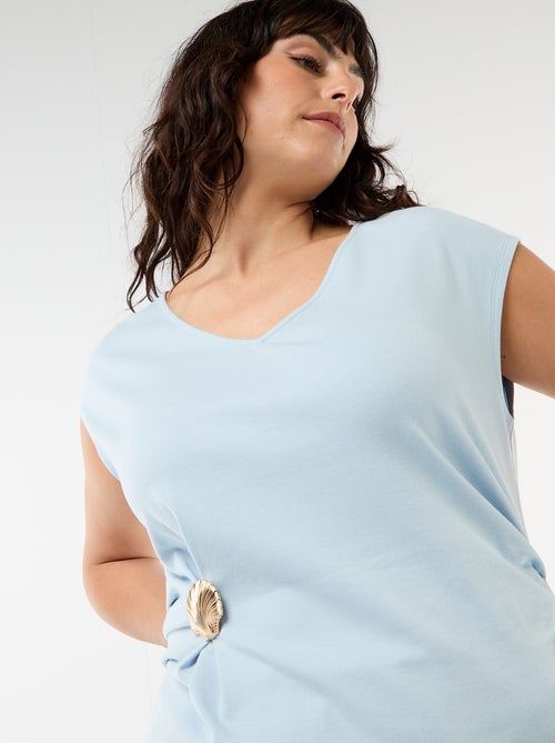 T-shirt drapeada com joia dourada - Kiabi T-shirt drapeada com joia dourada - Kiabi