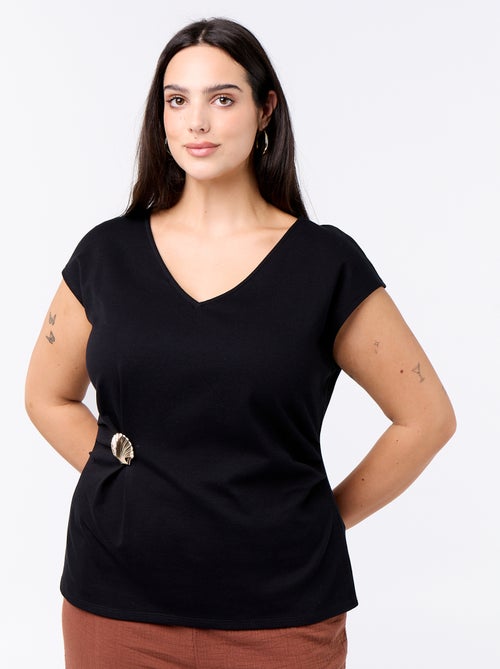 T-shirt drapeada com joia dourada - Kiabi