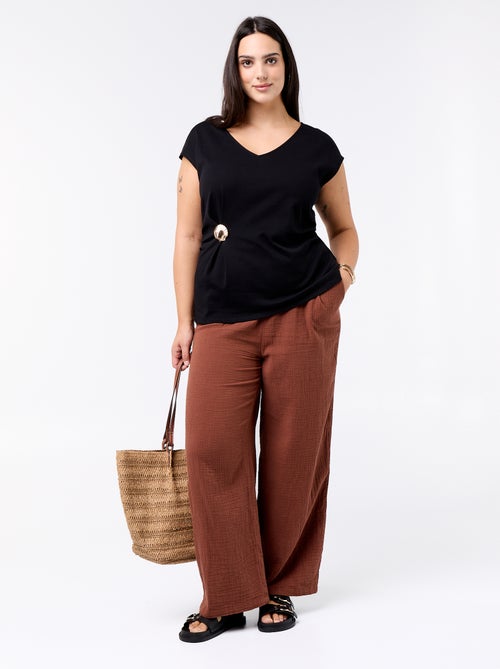 T-shirt drapeada com joia dourada - Kiabi