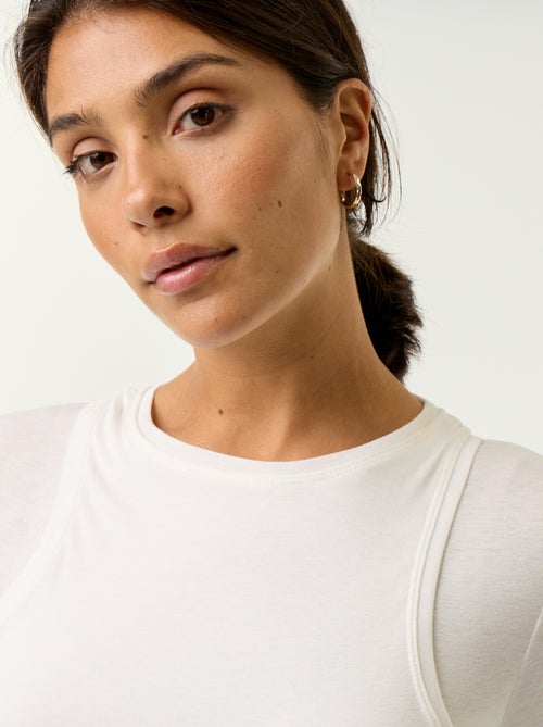 T-shirt efeito 2 em 1 com top de alças - Kiabi T-shirt efeito 2 em 1 com top de alças - Kiabi