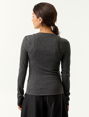 T-shirt efeito 2 em 1 com top de alças