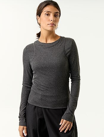 T-shirt efeito 2 em 1 com top de alças