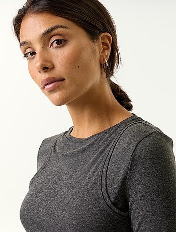 T-shirt efeito 2 em 1 com top de alças