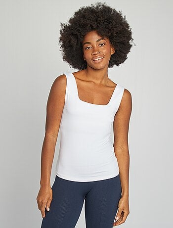 T-shirt elástica com gola quadrada