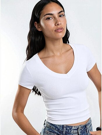 T-shirt elástica de manga curta com decote em v busem