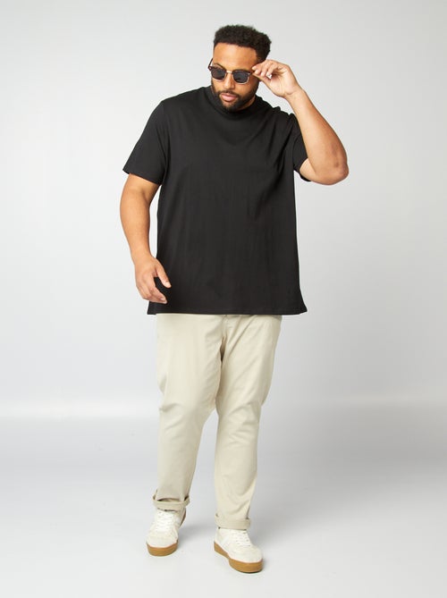 T-shirt em algodão com decote em V para homem - Kiabi T-shirt em algodão com decote em V para homem - Kiabi