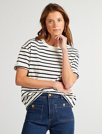 T-shirt em algodão para mulher com gola redonda e mangas curtas