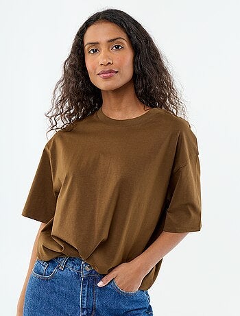 T-shirt em algodão para mulher com gola redonda e mangas curtas