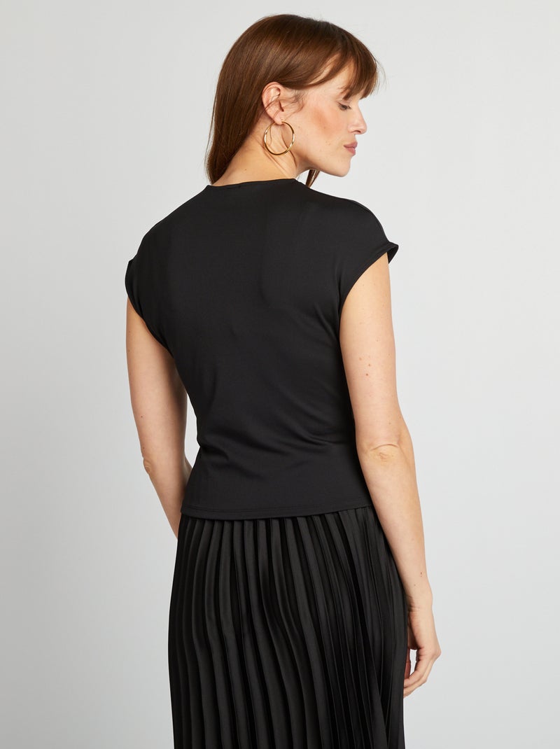 T-shirt em cetim com fivela metálica na gola Preto - Kiabi