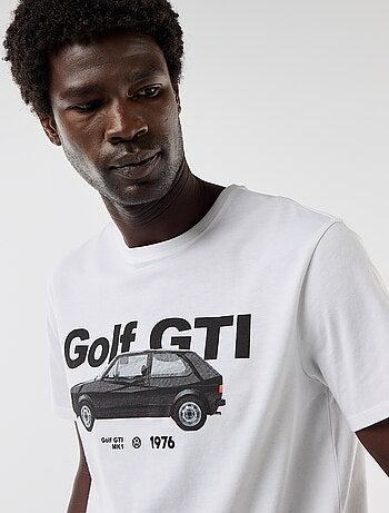 T-shirt em homenagem ao 'Golf GTI' da 'Volkswagen'