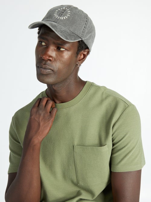 T-shirt em jacquard lisa às riscas - Kiabi