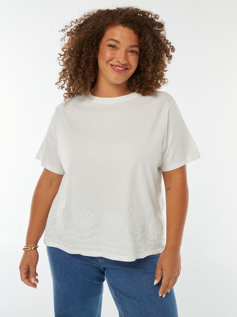 T-shirt em jersey com bordado na base Branco - Kiabi