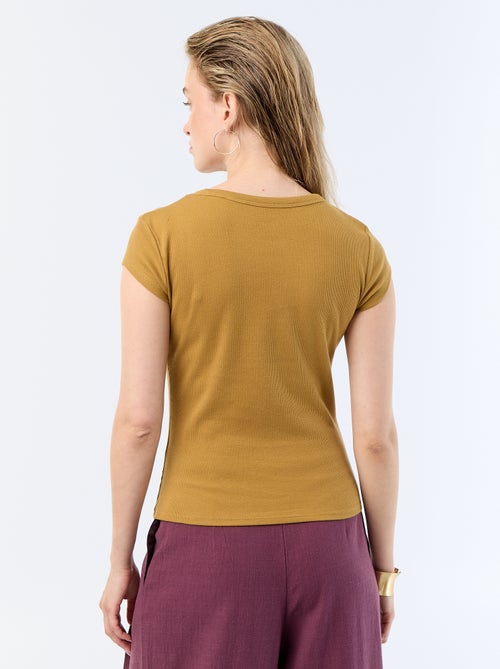 T-shirt em jersey de mangas curtas com textura canelada - Kiabi T-shirt em jersey de mangas curtas com textura canelada - Kiabi