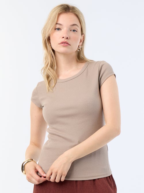 T-shirt em jersey de mangas curtas com textura canelada - Kiabi T-shirt em jersey de mangas curtas com textura canelada - Kiabi