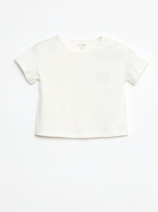 T-shirt em jersey que abre com molas de pressão no ombro