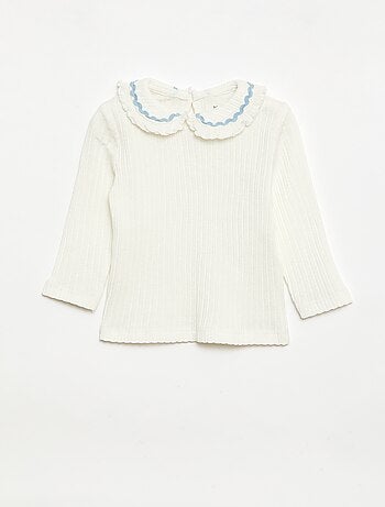 T-shirt em malha canelada com gola Claudine fantasia