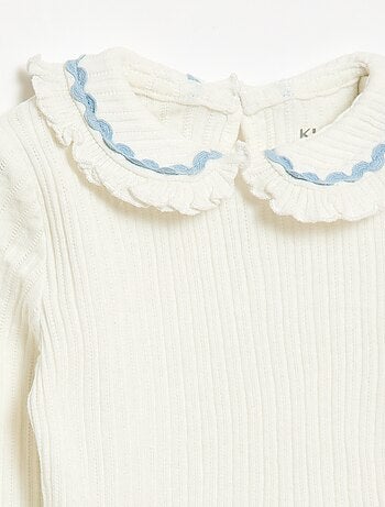 T-shirt em malha canelada com gola Claudine fantasia